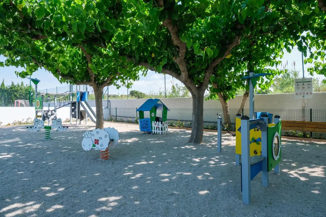 קמארוגה Camping Estival Vendrell Platja אתר קמפינג